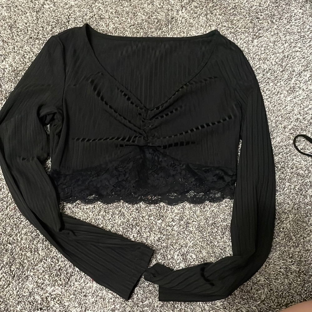 Small black cropped long sleeve v neck with a lace bottom